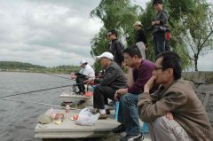 池塘钓草鱼用什么钓鱼竿